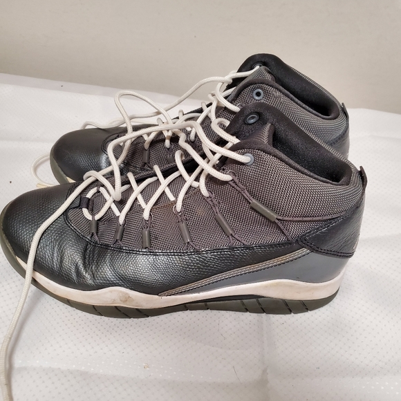 Jordan Shoes - Picture 2 of 3